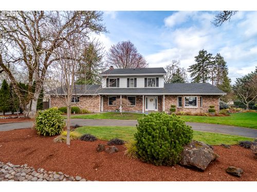 18 Royal Oaks Dr, Roseburg, OR, 97471-9259 | Card Image