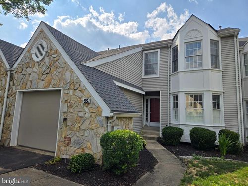 204 Eagle Ln, DOYLESTOWN, PA, 18901-2861 | Card Image