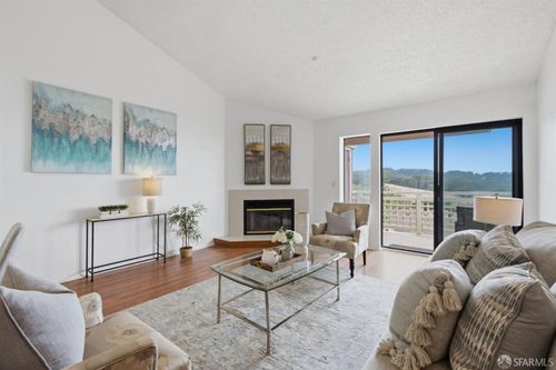 111 Oak Ct, Daly City, CA, 94014-3508 | Card Image