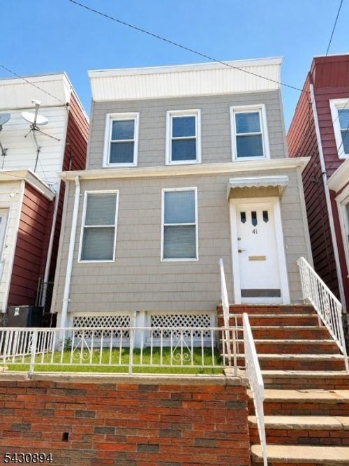 41 W 11th St, Bayonne, NJ, 07002-2507 | Card Image
