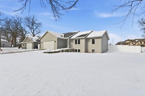 4252 Fox Hills Court, Janesville, WI, 53546 | Card Image