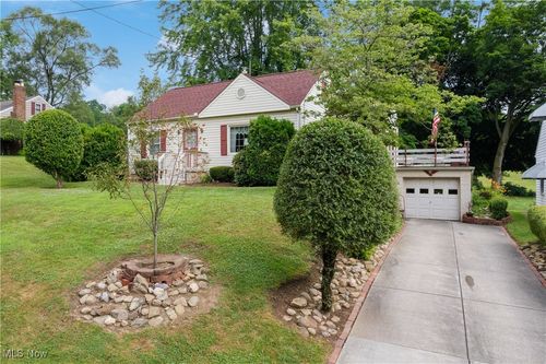 229 Glenn Street, Barberton, OH, 44203 | Card Image