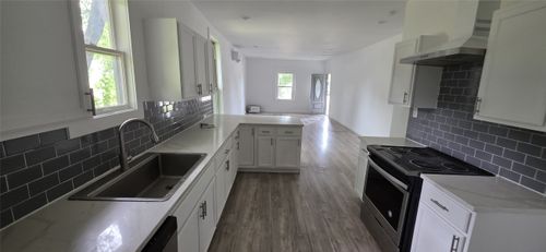 1336 E Maddox Ave, Fort Worth, TX, 76104-5747 | Card Image