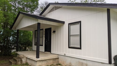 701 Alabama St, San Marcos, TX, 78666-6105 | Card Image