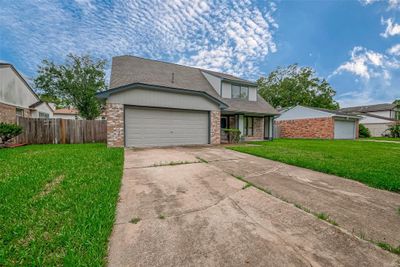 3022 Sam Houston Drive, House other with 5 bedrooms, 2 bathrooms and null parking in Sugar Land TX | Image 2