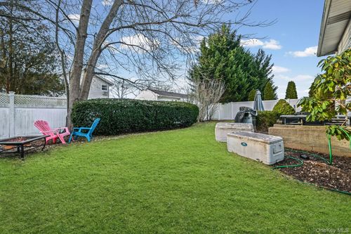 149 Crestwood Blvd, Farmingdale, NY, 11735-5811 | Card Image