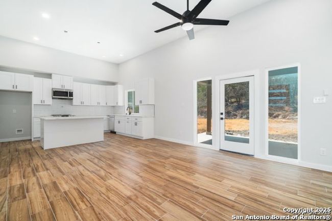 1381 Overbrook Ln, House other with 3 bedrooms, 2 bathrooms and null parking in Spring Branch TX | Image 5