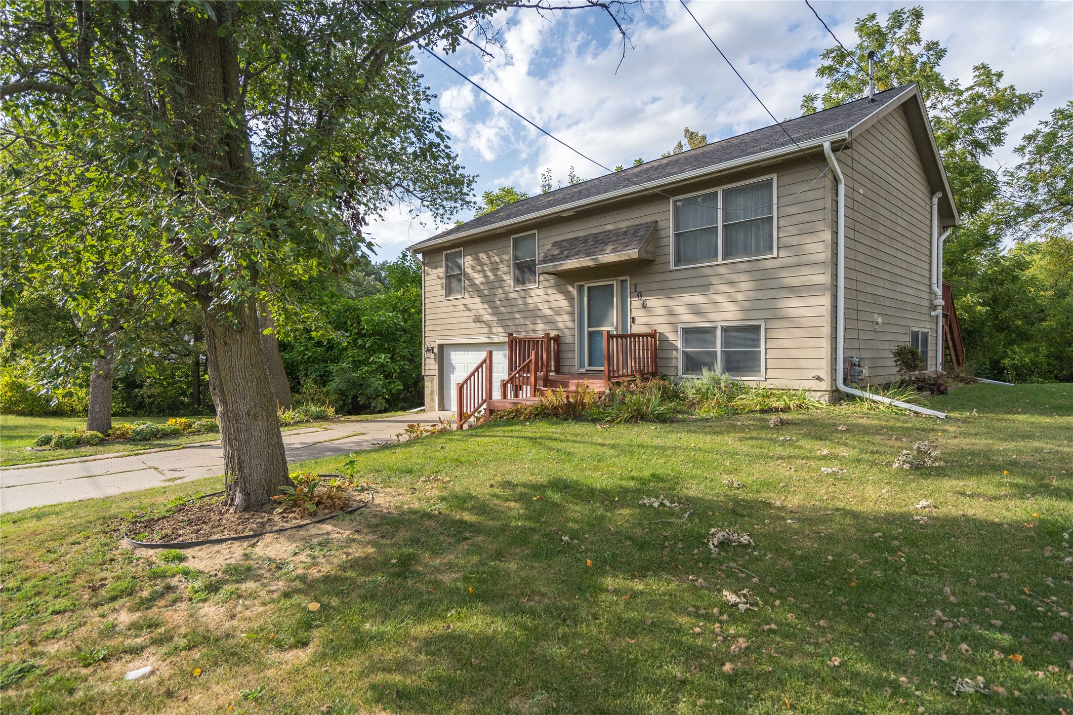 Creston Ave, Des Moines, IA 50315