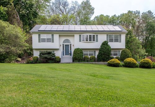 17 Verplanck Ave, East Fishkill, NY, 12533-5152 | Card Image