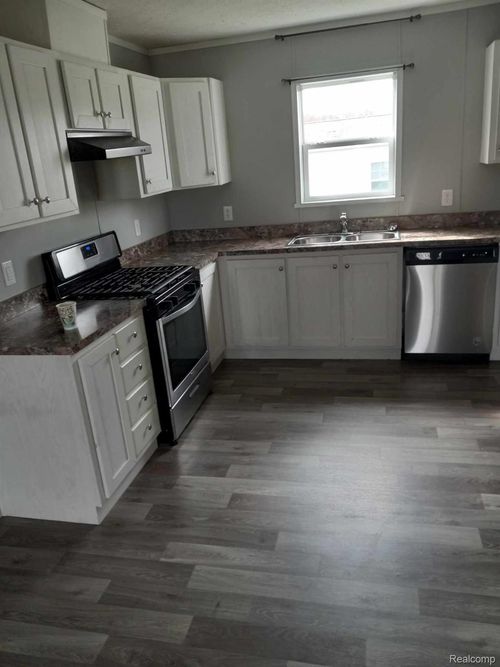 16678 Lakewood Dr, Holly, MI, 48442-8752 | Card Image