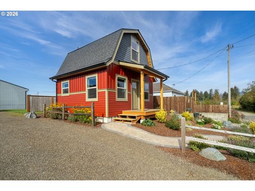 6 Douglas Ave, Tillamook, OR, 97141-2022 | Card Image