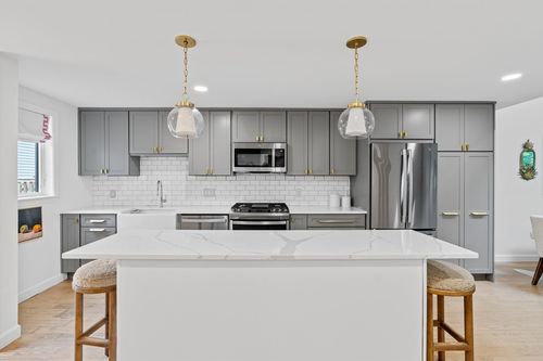 93-93 Hillside Dr, Wayland, MA, 01778-3826 | Card Image