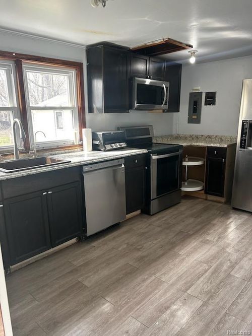 20803 Orchard Lake Rd, Farmington Hills, MI, 48336-5224 | Card Image