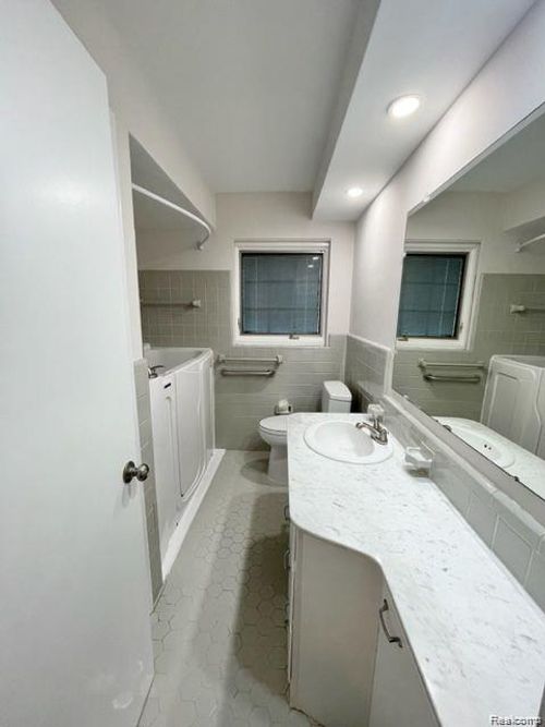 576 Merritt Ln, Birmingham, MI, 48009-4418 | Card Image