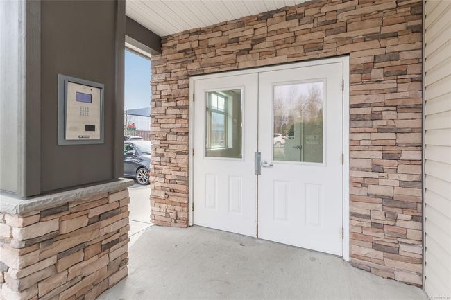 201 - 2117 Meredith Rd, Condo with 1 bedrooms, 2 bathrooms and 1 parking in Nanaimo BC | Image 4