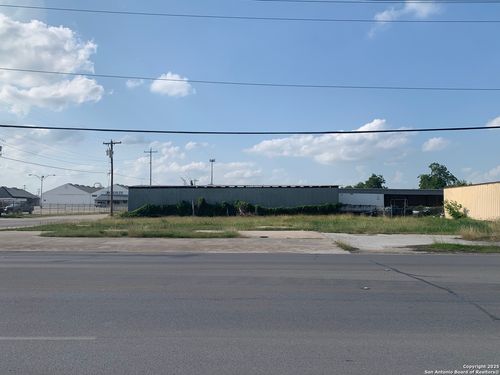 124 W Kingsbury St, Seguin, TX, 78155-2624 | Card Image