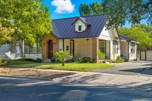 611 S Austin St, Seguin, TX, 78155-6501 | Card Image