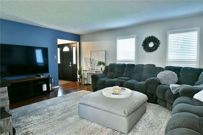290 Shady Glen Dr, House other with 3 bedrooms, 2 bathrooms and null parking in Coraopolis PA | Image 10