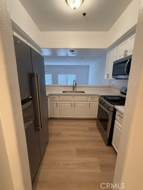 205-12011 Goshen Avenue, Brentwood, CA, 90049 | Card Image
