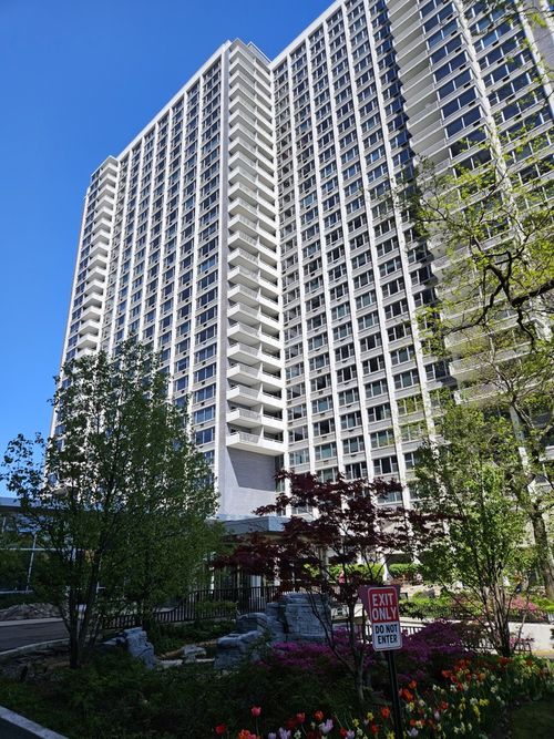511-4250 N Marine Dr, Chicago, IL, 60613-1722 | Card Image