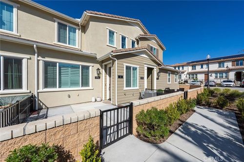unit-2-15901 Stresa Ln, Fontana, CA, 92336-4687 | Card Image
