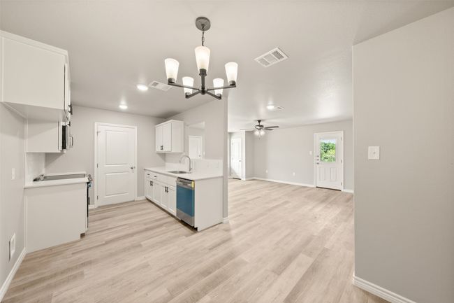 218 Melissa St, Home with 3 bedrooms, 2 bathrooms and null parking in Eddy TX | Image 10