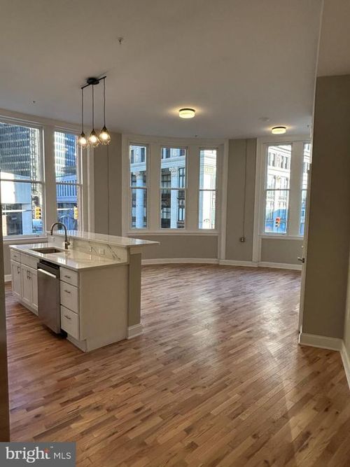 301-100 W Lexington St, BALTIMORE, MD, 21201-3411 | Card Image