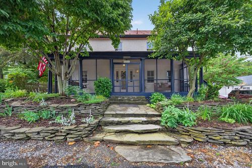 821 Ridge St, HARPERS FERRY, WV, 25425-7092 | Card Image