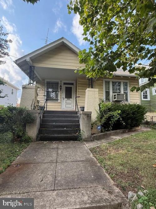 1008 Douglas St Ne, WASHINGTON, DC, 20018-1720 | Card Image