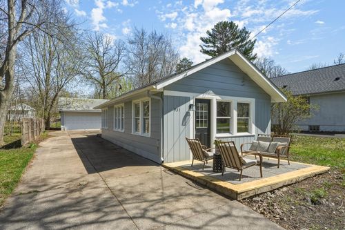 931 6th St Se, Forest Lake, MN, 55025-1833 | Card Image