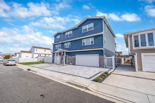 449 Nassau Ave, Freeport, NY, 11520-6318 | Card Image