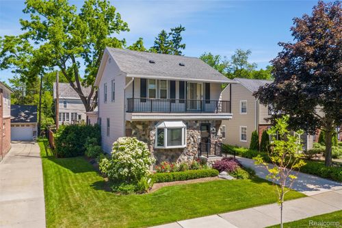 10504 Borgman Ave, Huntington Woods, MI, 48070-1147 | Card Image