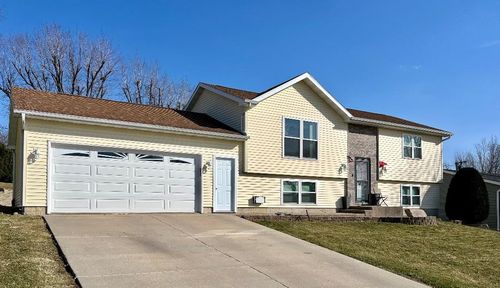 1519 Rainbow Dr, Belle Plaine, IA, 52208-1337 | Card Image