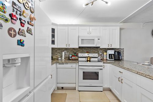 apt-102-9300 Sw 8th St, Boca Raton, FL, 33428-6887 | Card Image