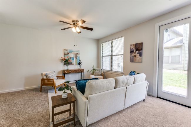 APT-1102 - 1201 Grove Blvd, Condo with 2 bedrooms, 3 bathrooms and 1 parking in Austin TX | Image 5