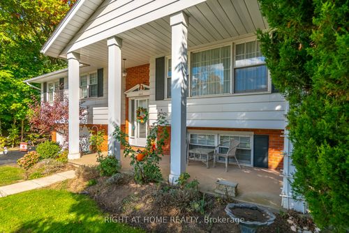 225 Anne St, Niagara on the Lake, ON, L0S1J0 | Card Image