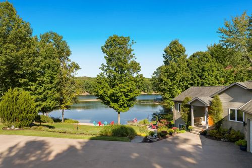 2390 Lake Chandler Dr, Traverse City, MI, 49696-8960 | Card Image