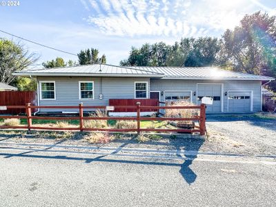 100 Nw 7th Ave, House other with 4 bedrooms, 2 bathrooms and 3 parking in JohnDay OR | Image 2