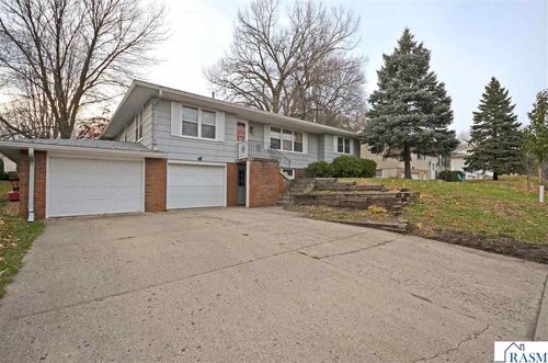 826 N 9th St, Saint Peter, MN, 56082-1264 | Card Image