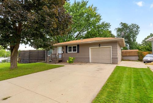 402 Sunset Ct Ne, Stewartville, MN, 55976-1553 | Card Image