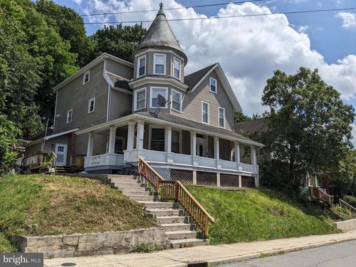 301 S Main St, Bangor, PA, 18013-2013 | Card Image