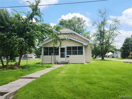 302 N 3rd St, Chaffee, MO, 63740-1513 | Card Image