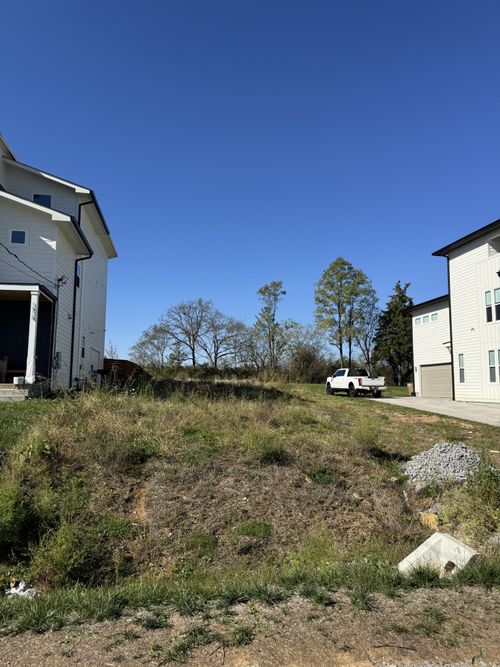 1527 E Stewarts Ln, Nashville, TN, 37218-2507 | Card Image