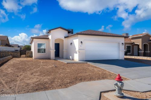 309 Sand Gate Dr, Horizon City, TX, 79928-5567 | Card Image