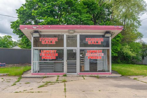 70 W Carleton Rd, Hillsdale, MI, 49242-1202 | Card Image