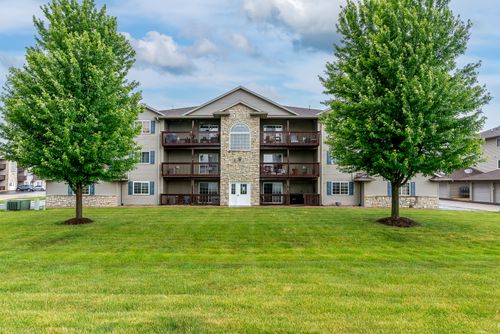 301-209 E Price St, Eldridge, IA, 52748-1777 | Card Image