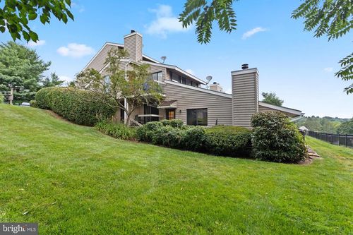 41 Overlook Dr, Clinton, NJ, 08809-1133 | Card Image