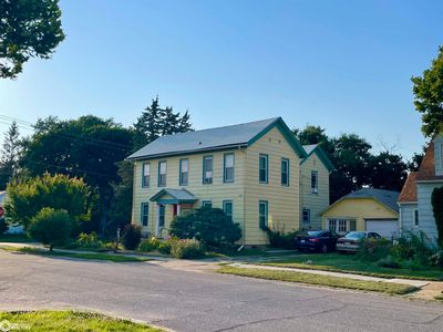 107 W Hempstead, Home with 6 bedrooms, 3 bathrooms and 3 parking in Fairfield IA | Image 2