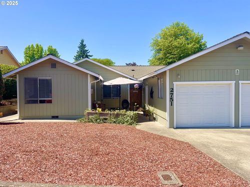 2751 W Lorraine Ave, Roseburg, OR, 97471-6801 | Card Image