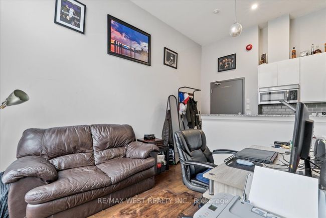 101 - 323 Kingston Rd, Condo with 1 bedrooms, 1 bathrooms and null parking in Toronto ON | Image 12